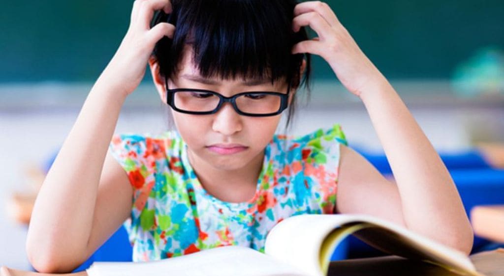 Đọc sách để rèn luyện mắt lười