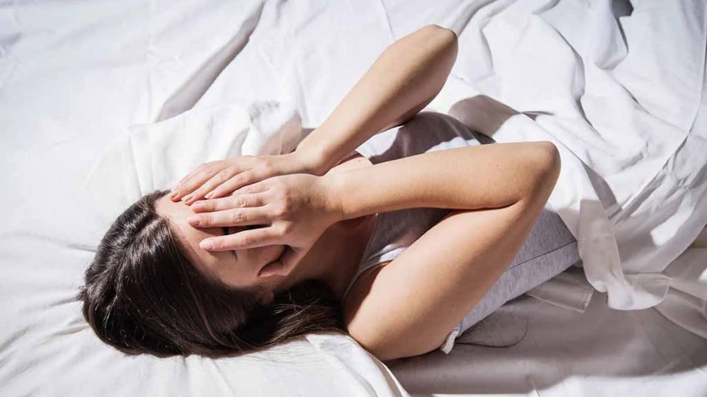 Ngủ đủ giấc để não và mắt được nghỉ ngơi và phục hồi