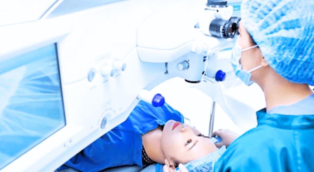 Người lớn sau khi mổ xong rất khó để thị lực lên được 10/10