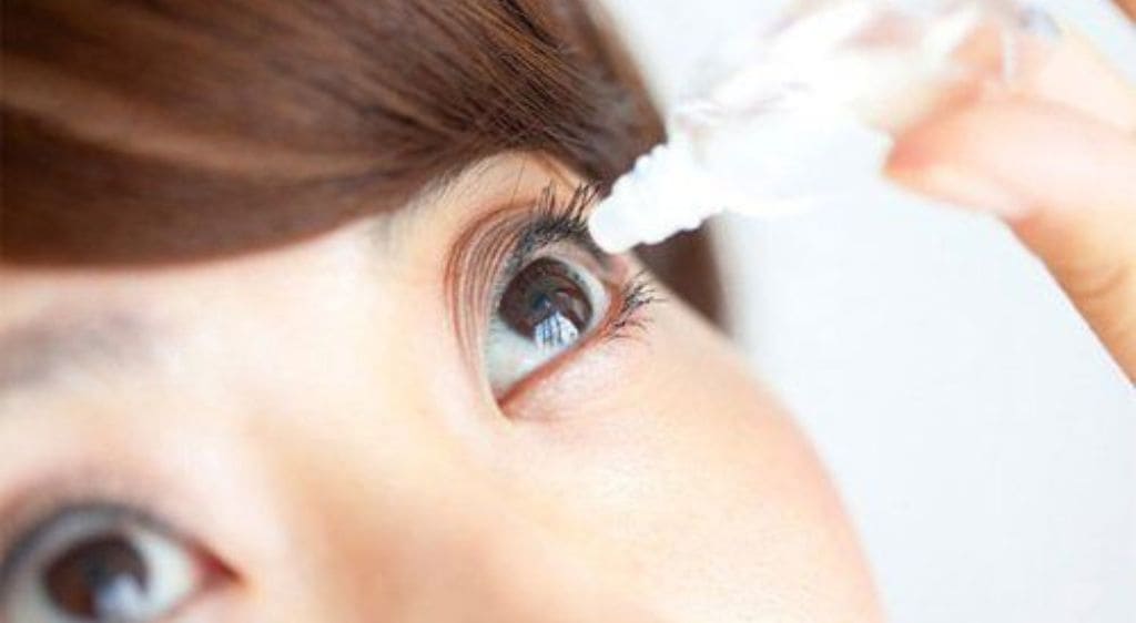 Tuân thủ việc sử dụng thuốc, đặc biệt là nước mắt nhân tạo sẽ giúp vết thương nhanh phục hồi