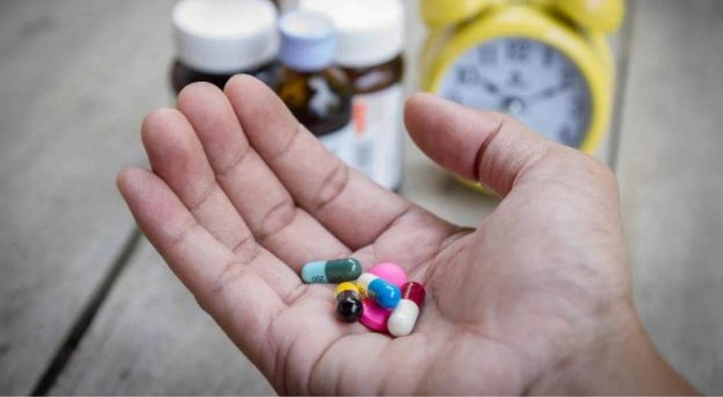 Bạn cần tuân thủ việc dùng thuốc, không được tự ý bỏ thuốc ngay cả khi đã hết sưng