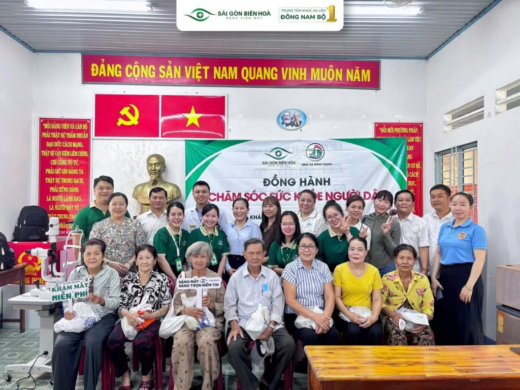 Chương trình khám mắt và phát thuốc miễn phí của Bệnh viện Mắt Sài Gòn Biên Hòa tại huyện Hóc Môn.