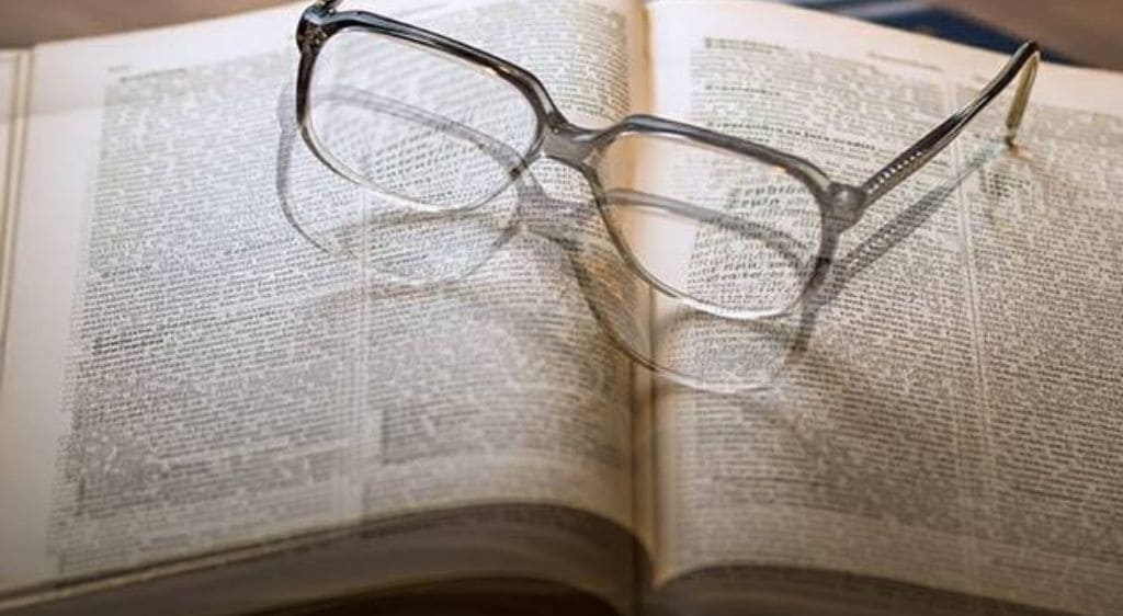 Nhìn đôi dọc là hiện tượng thấy một hình ảnh chồng lên trên hình ảnh kia