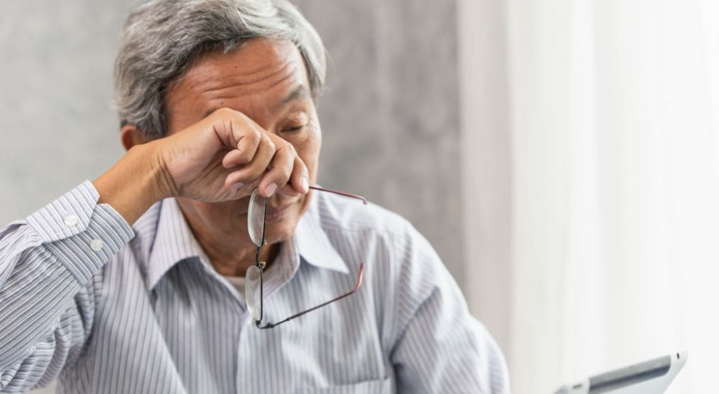 Ở người cao tuổi, ống lệ đạo bị hẹp do lão hóa dẫn đến viêm túi lệ