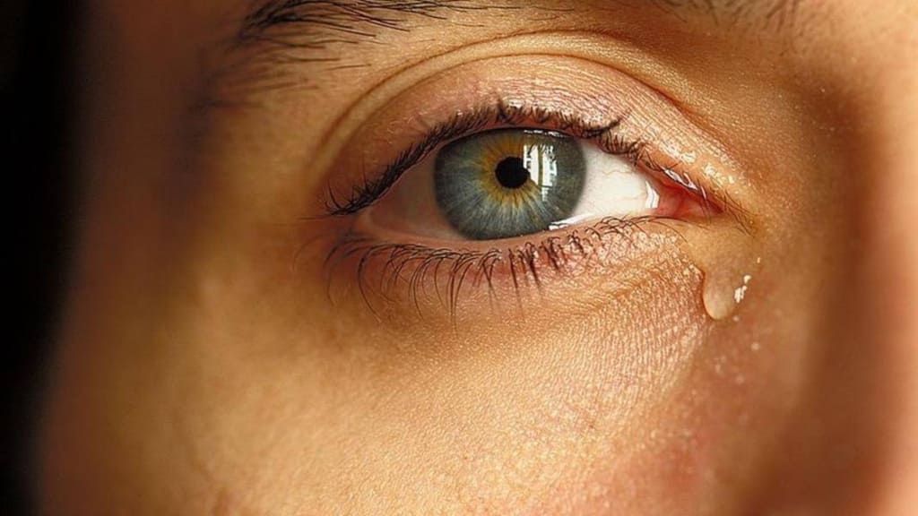 Rối loạn tuyến lệ xảy ra khi quá trình sản xuất và điều tiết nước mắt bị mất cân bằng