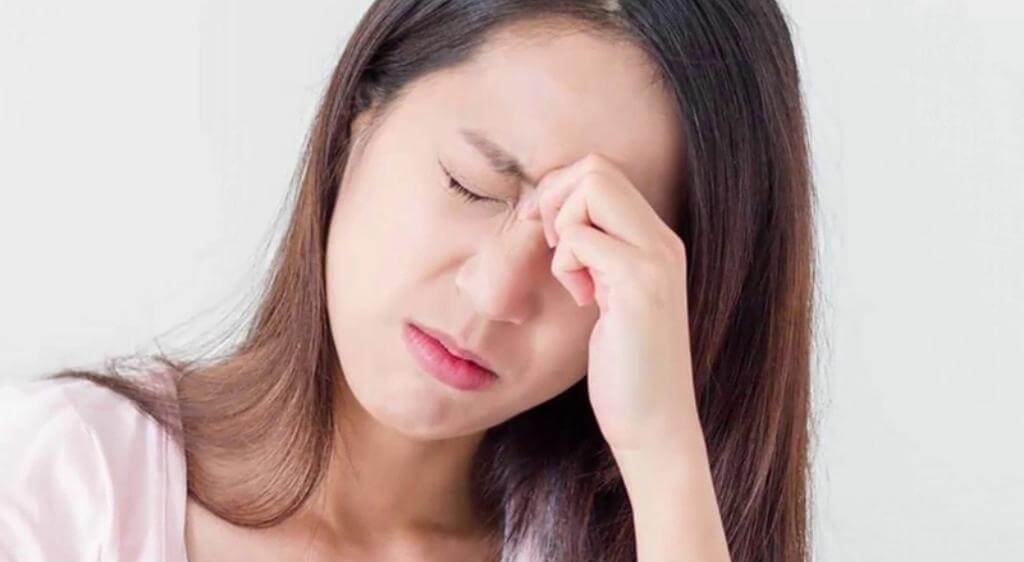 Không dụi mắt thường xuyên để tránh đưa vi khuẩn vào mắt