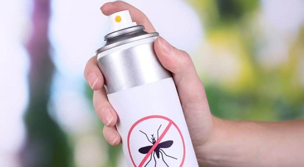 Giữ nhà cửa sạch sẽ và kiểm soát côn trùng định kỳ giúp giảm nguy cơ bị côn trùng đốt sưng mắt