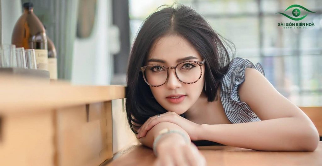 Cận bao nhiêu độ thì nên mổ