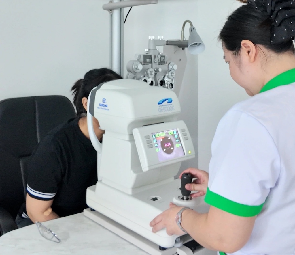 Khám khúc xạ tại Bệnh viện Mắt Sài Gòn Biên Hòa