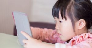 Quy định con chỉ được sử dụng các thiết bị điện tử trong khoảng 1 -2h/ ngày