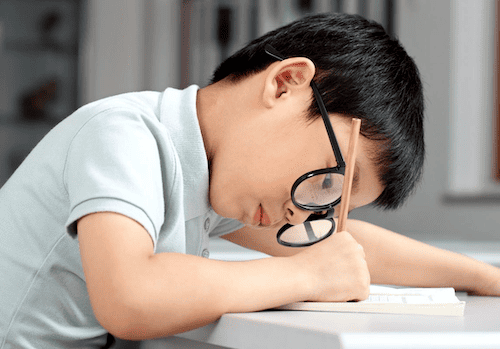 Tình trạng cận thị đang rất nguy cấp ở Việt Nam