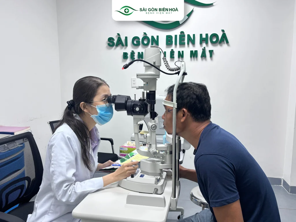 BS.CKII Bùi Phương Hiền trực tiếp thăm khám tư vấn và thực hiện phẫu thuật cho bệnh nhân