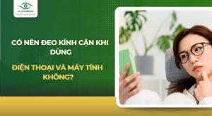có nên đeo kính cận khi dùng điện thoại