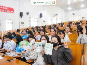 Sinh viên Trường Cao đẳng Y Tế Đồng Nai tham dự hội thảo tật khúc xạ do Bệnh viện Mắt Sài Gòn Biên Hòa tổ chức