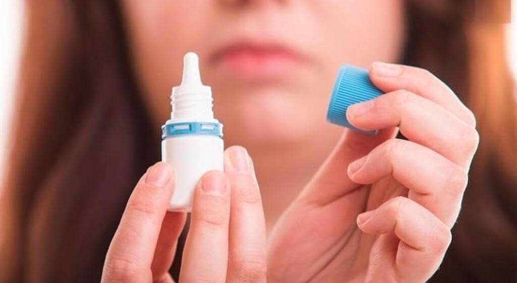 Cần kiểm tra thương hiệu, xuất xứ và hạn sử dụng của thuốc trị khô mắt trước khi mua để đảm bảo chất lượng