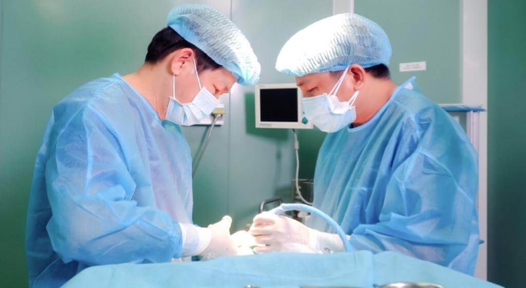 Can thiệp ngoại khoa áp dụng khi bệnh trở nặng hoặc không đáp ứng thuốc