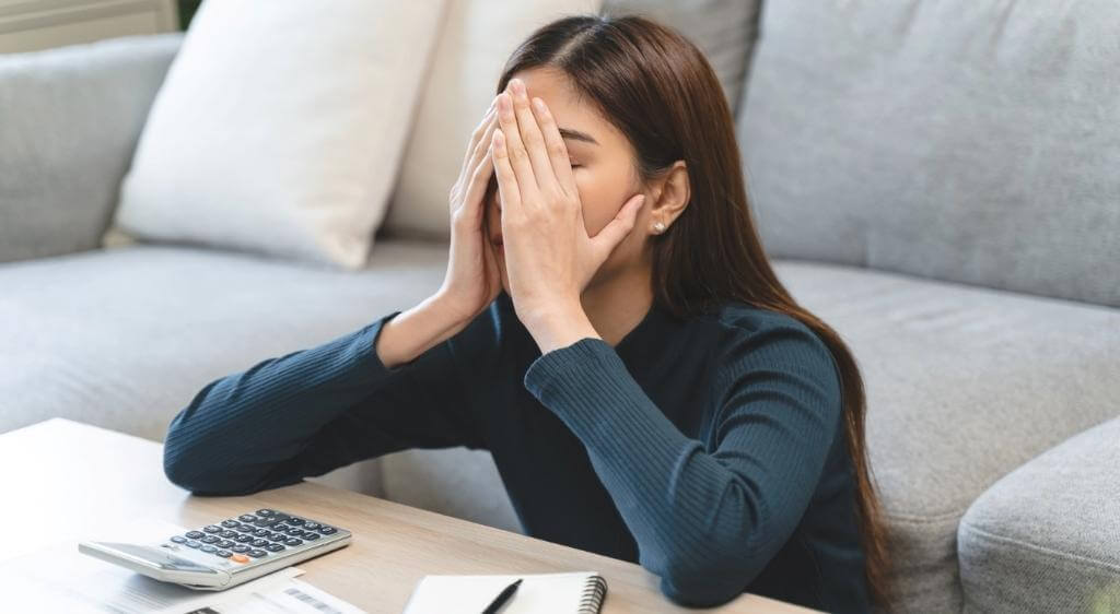 Căng thẳng, lo âu kéo dài là nguyên nhân phổ biến nhất khiến mí mắt co giật