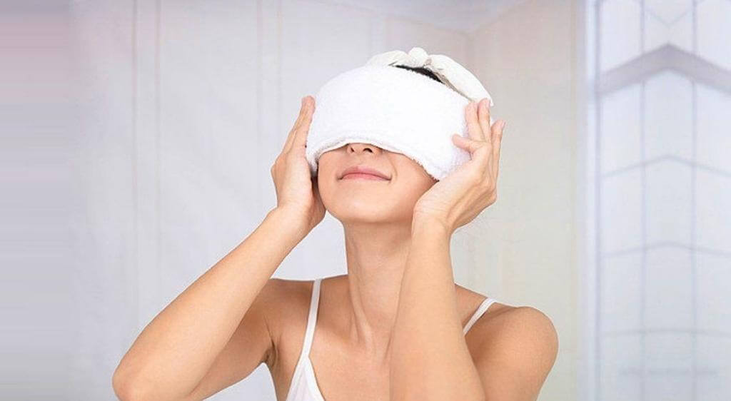 Chườm ấm mắt giúp thư giãn cơ mắt và cải thiện tình trạng mỏi mắt