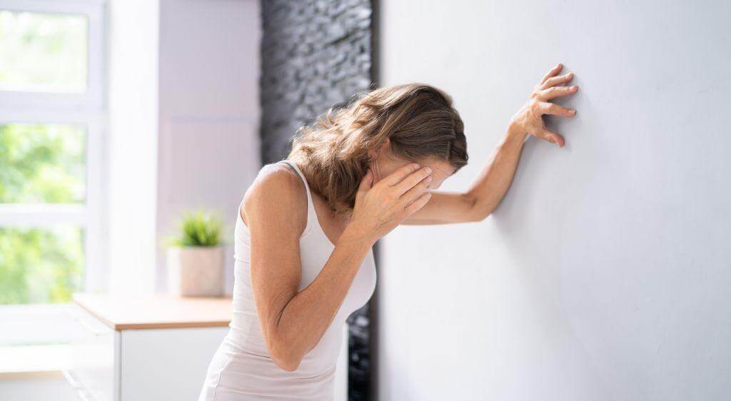 Hiện tượng ngồi xuống đứng lên bị tối mắt, chóng mặt