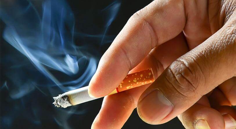 Hút thuốc lá là một trong những nguyên nhân gây lồi mắt tuyến giáp