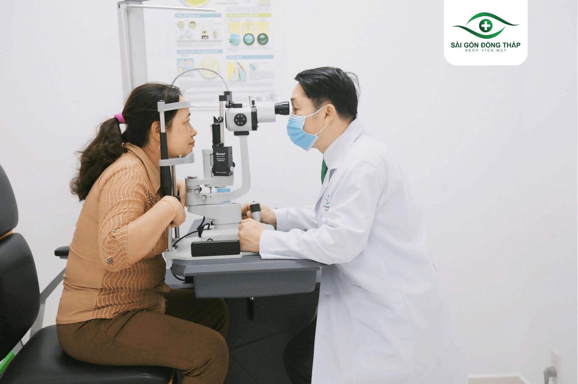 Khám mắt với bác sĩ nhãn khoa giúp đánh giá chính xác tình trạng thị giác