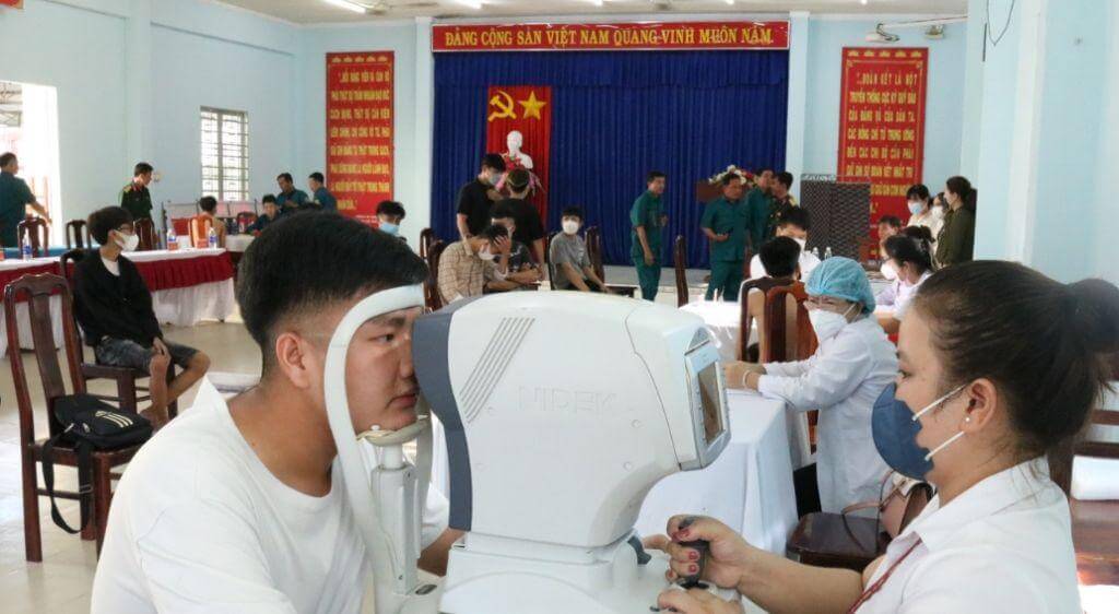 Kiểm tra rối loạn sắc giác tại các buổi khám nghĩa vụ quân sự