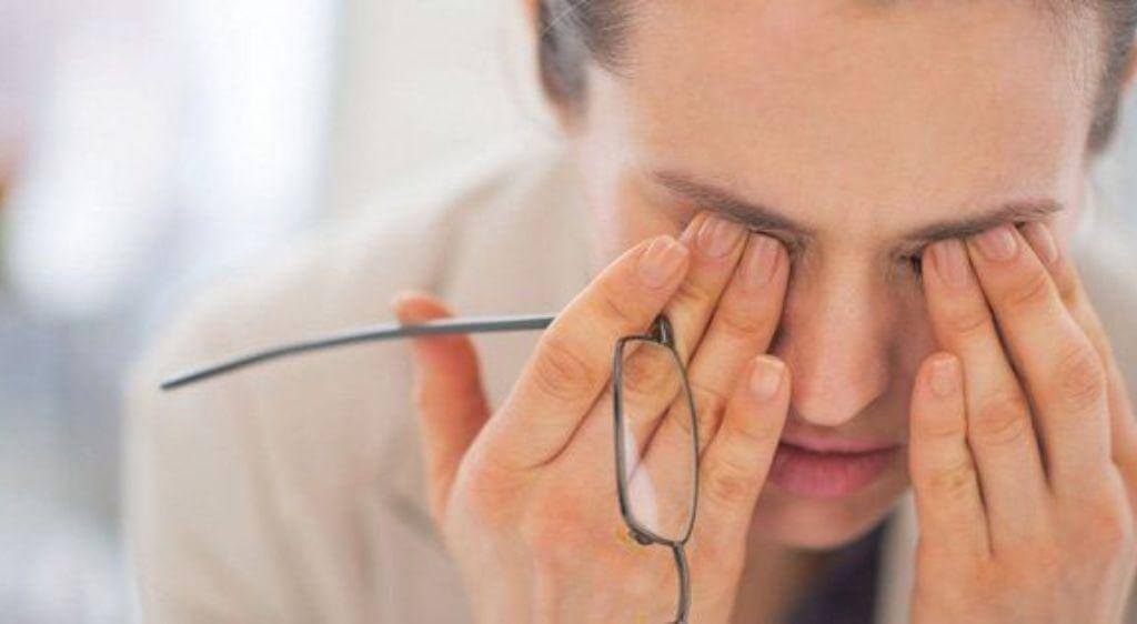 Mất thị lực đột ngột là dấu hiệu cảnh báo sức khỏe nghiêm trọng