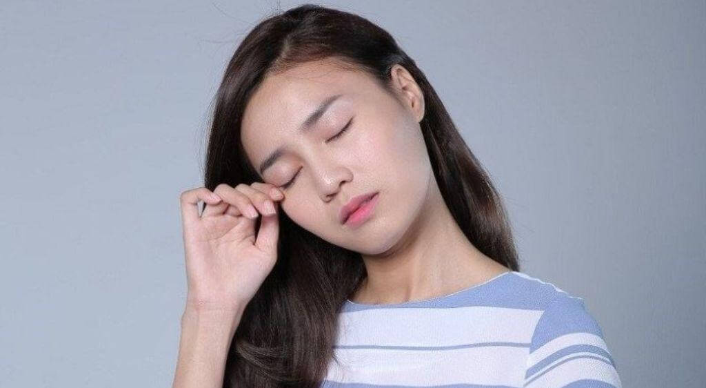 Mỏi mắt là tình trạng khá phổ biến ở xã hội hiện đại, khi mắt phải hoạt động quá sức trong thời gian dài