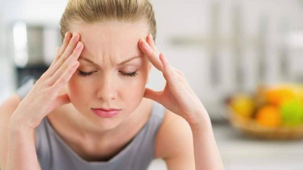 Ngủ sai thư thế có thể khiến mắt 1 bên dễ đau hơn