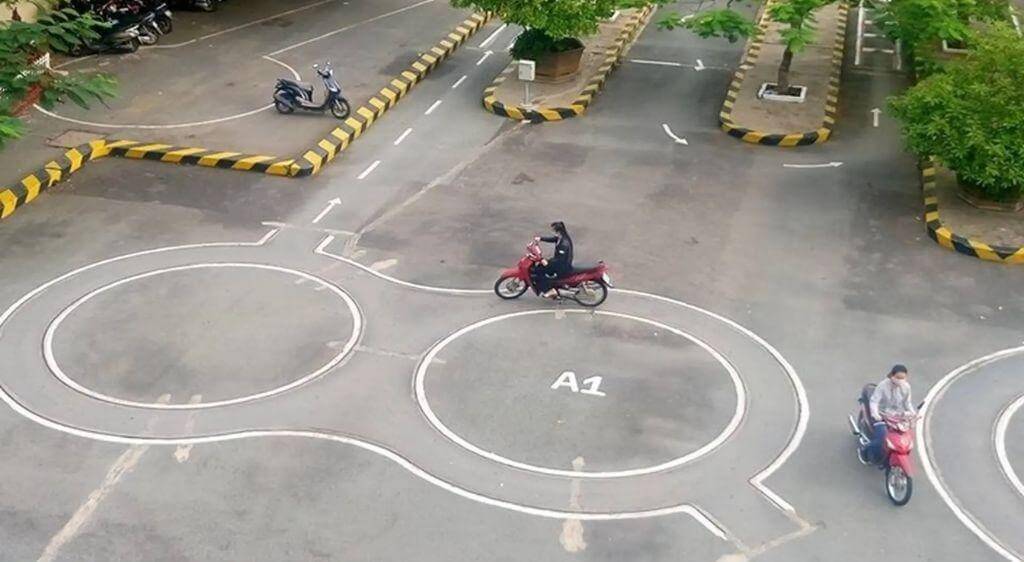 Người mù màu nhẹ vẫn thi được bằng lái xe