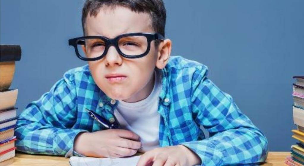 Rối loạn điều tiết có thể khiến mắt nhìn mờ, nhòe khi nhìn gần hoặc xa