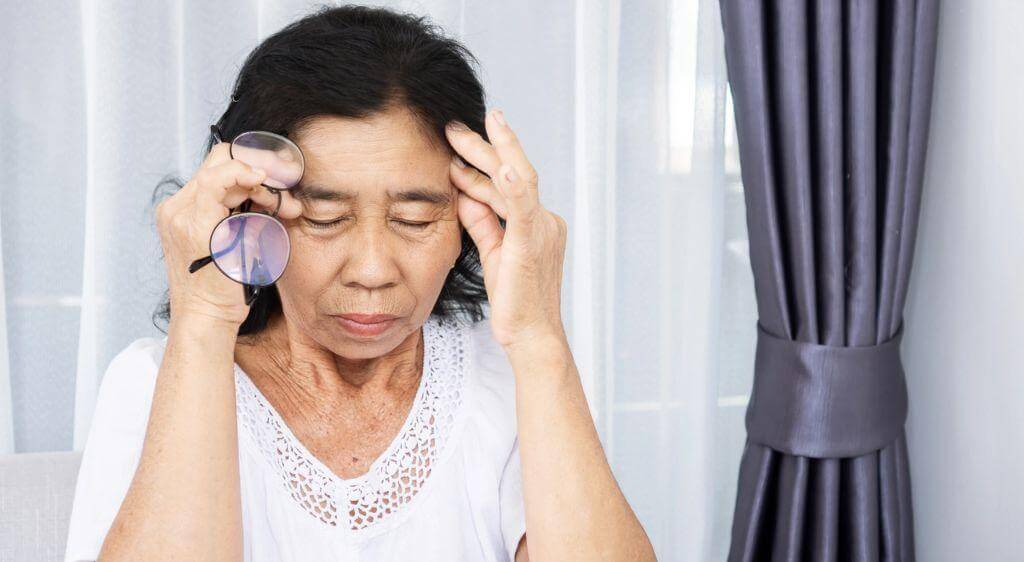 Suy giảm thị lực ở người già do quá trình lão hóa tự nhiên