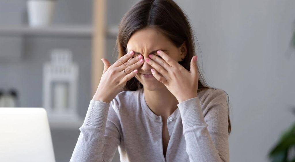 Tầm nhìn nhòe mờ, suy giảm thị lực đột ngột cần đi khám ngay