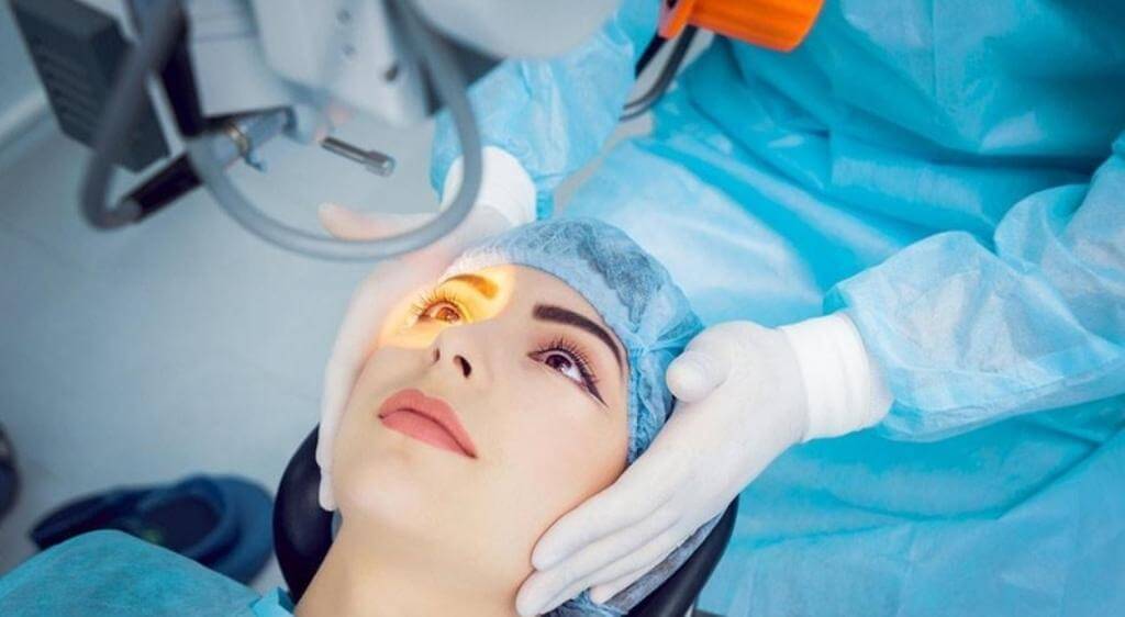 Lựa chọn dịch vụ mổ chắp mắt quá rẻ có thể tiềm ẩn nhiều rủi ro