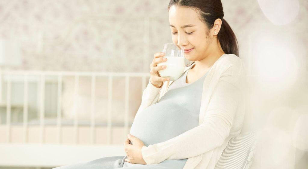 Mẹ bầu nên duy trì vệ sinh mắt và sinh hoạt hợp lý trong thời gian điều trị