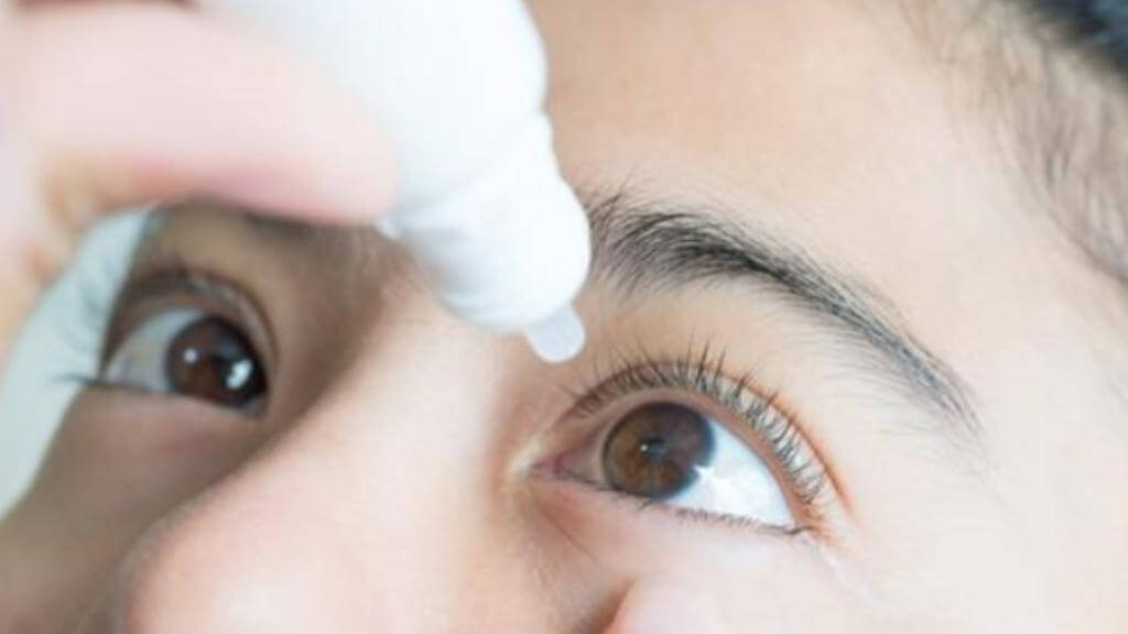Người bệnh sau chích chắp mắt cần sử dụng thuốc nhỏ mắt theo đúng chỉ định của bác sĩ