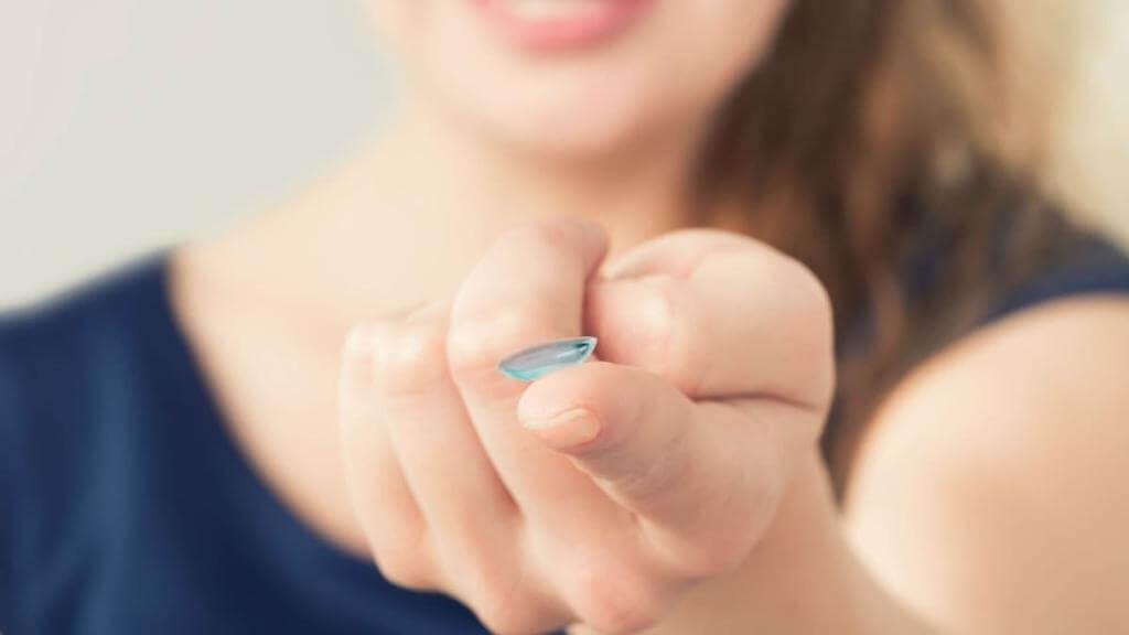 Người bị loạn thị có thể sử dụng kính áp tròng Ortho-K khi có chỉ định từ bác sĩ chuyên khoa