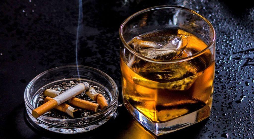 Rượu bia, thuốc lá có thể làm trầm trọng thêm các triệu chứng sưng, viêm