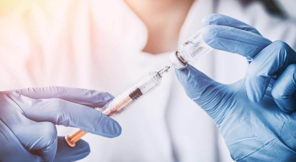 Thuốc Anti-VEGF giúp ngăn chặn mạch máu bất thường phát triển