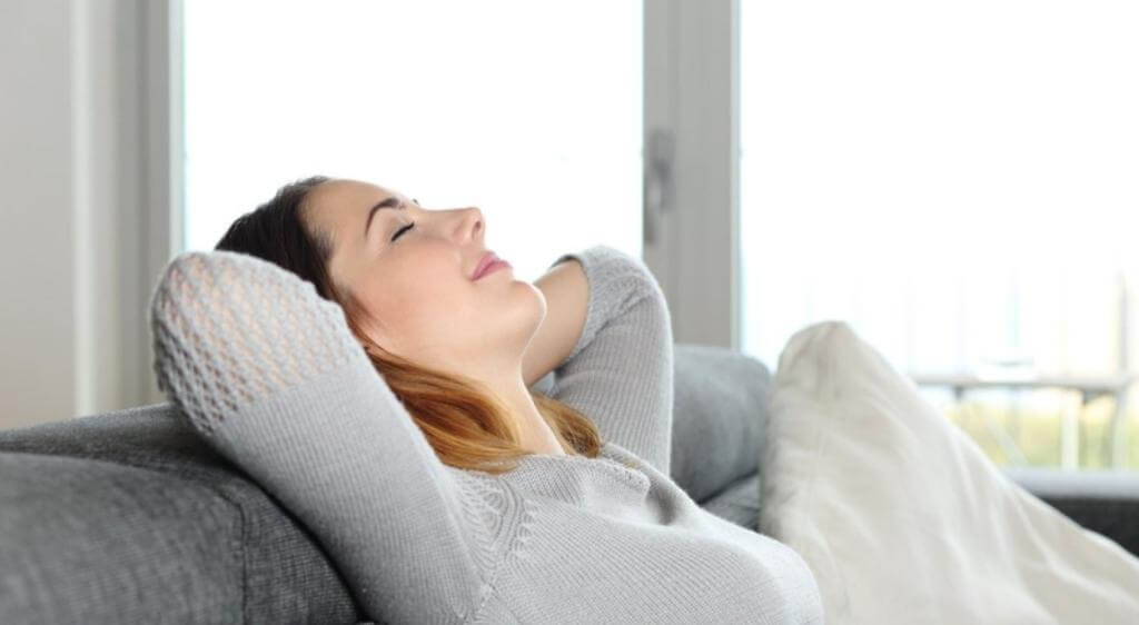 Áp dụng quy tắc 20-20-20 giúp giảm nguy cơ mắt mờ khi làm việc với màn hình trong thời gian dài