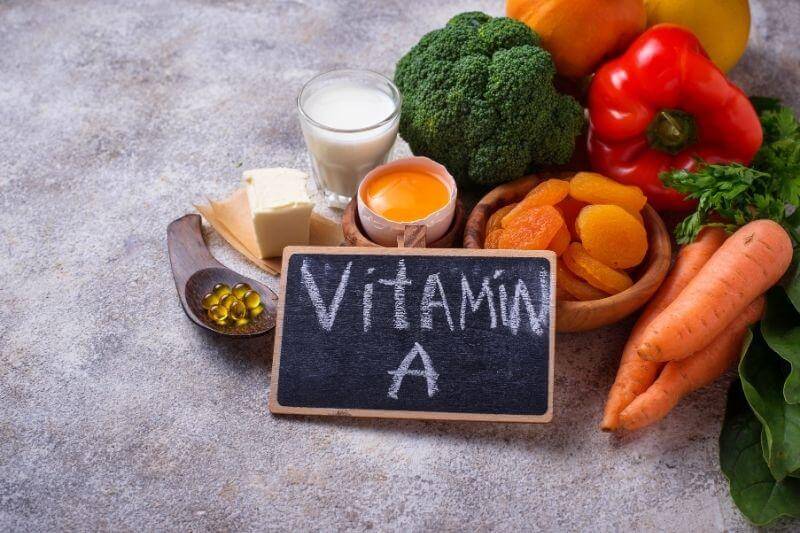 Các loại thực phẩm giàu Vitamin A giúp tăng cường sức khỏe biểu mô, giúp phục hồi niêm mạc mắt bị tổn thương và giảm khô mắt