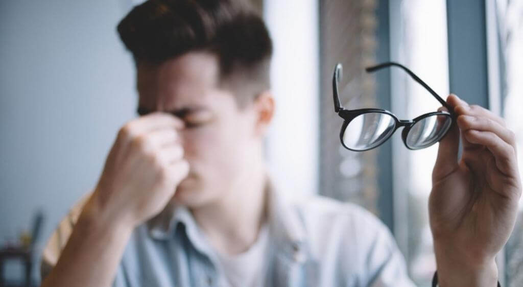 Mắt mờ là dấu hiệu cảnh báo thị lực đang suy giảm do nhiều nguyên nhân khác nhau