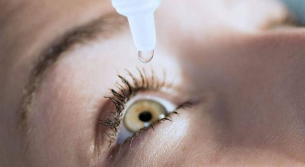Nước mắt nhân tạo giúp rửa trôi dị nguyên, làm dịu kích ứng và hỗ trợ giảm sưng bọng mắt an toàn
