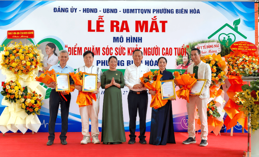 Ra mắt mô hình điểm chăm sóc sức khoẻ người cao tuổi