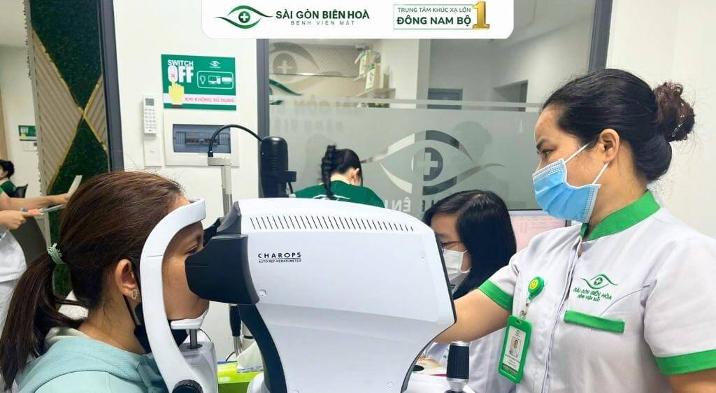 Tái khám định kỳ giúp phát hiện sớm những thay đổi bất thường ở mắt