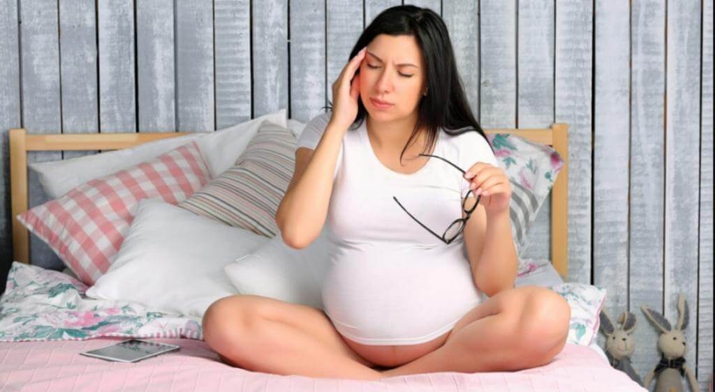 Thay đổi nội tiết tố là nguyên nhân phổ biến khiến nhiều mẹ bầu bị mắt mờ khi mang thai