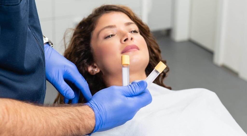 Thay huyết tương được cân nhắc khi điều trị ban đầu không hiệu quả