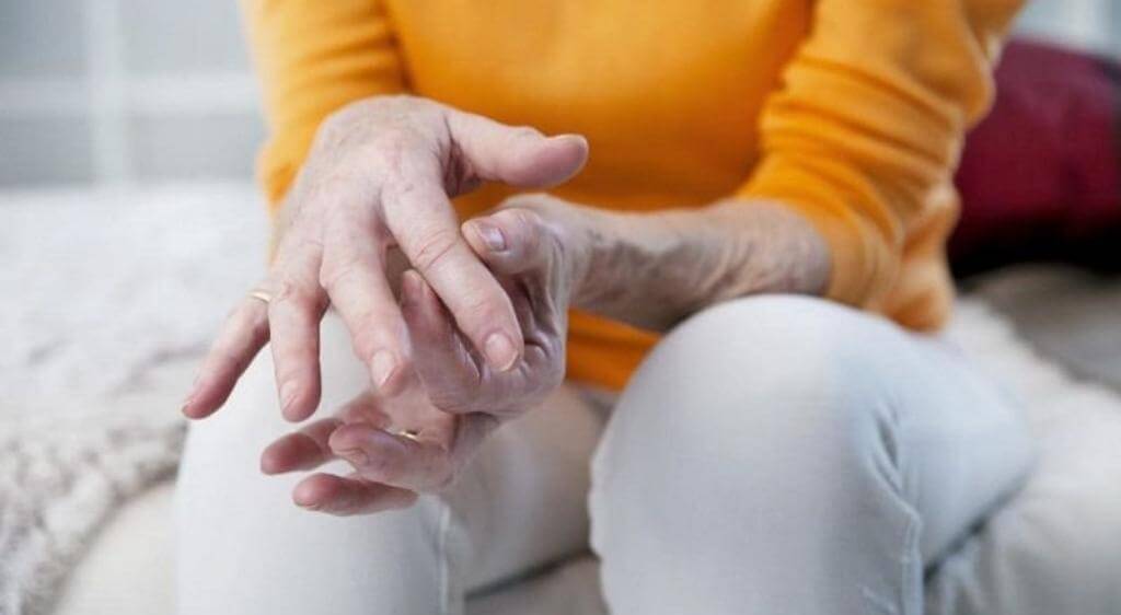 Viêm dây thần kinh thị giác có thể là dấu hiệu sớm của bệnh mất myelin