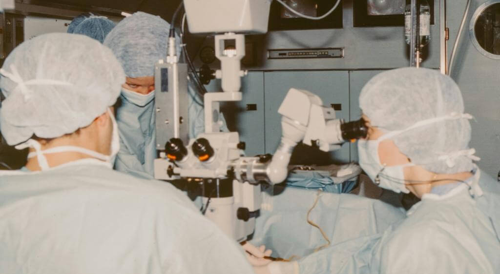 Không phải mọi trường hợp vỡ sàn hốc mắt đều cần phẫu thuật.