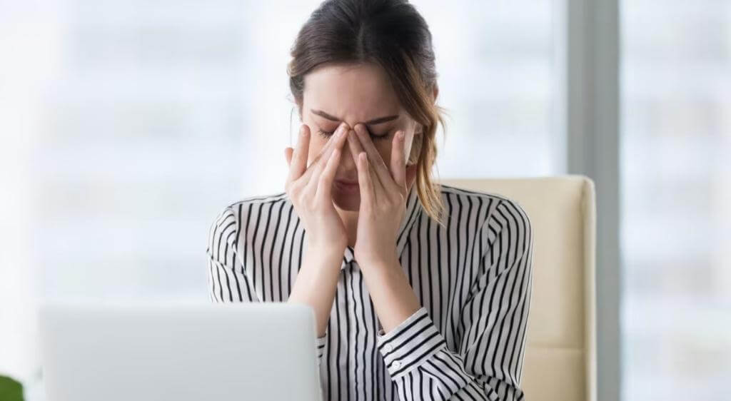 Khuyết thị trường tăng dần kèm đau đầu cần được thăm khám để xác định nguyên nhân